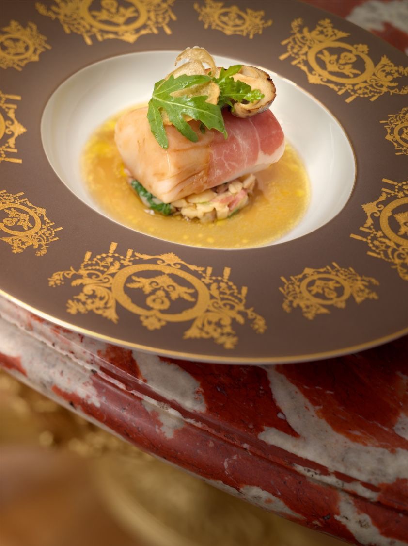 Lieu au bouillon de cèpes, haricots Paimpol et jambon culattelo